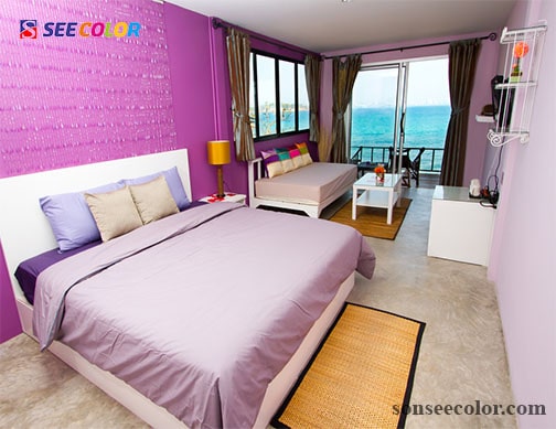 Phòng ngủ có các tông màu tím lãng mạn dành cho các cặp uyên ương 